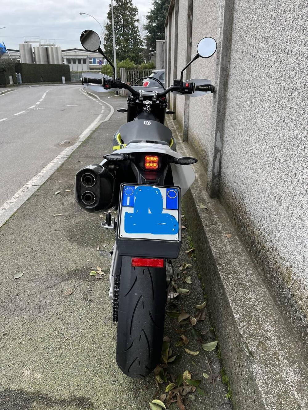 Husqvarna 701 Supermoto (2020) (3)