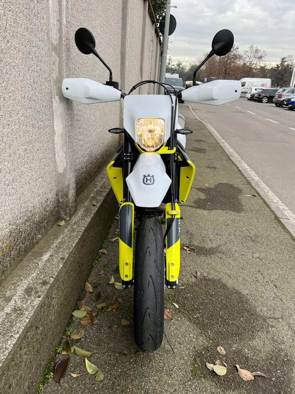 Husqvarna 701 Supermoto (2020) (2)