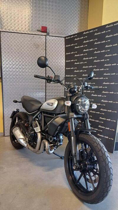 Ducati Scrambler 800 Icon Dark (2021 - 22) usata
