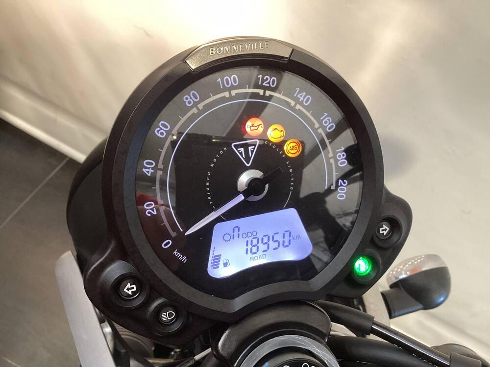 Triumph Street Twin 900 (2021 - 22) (5)
