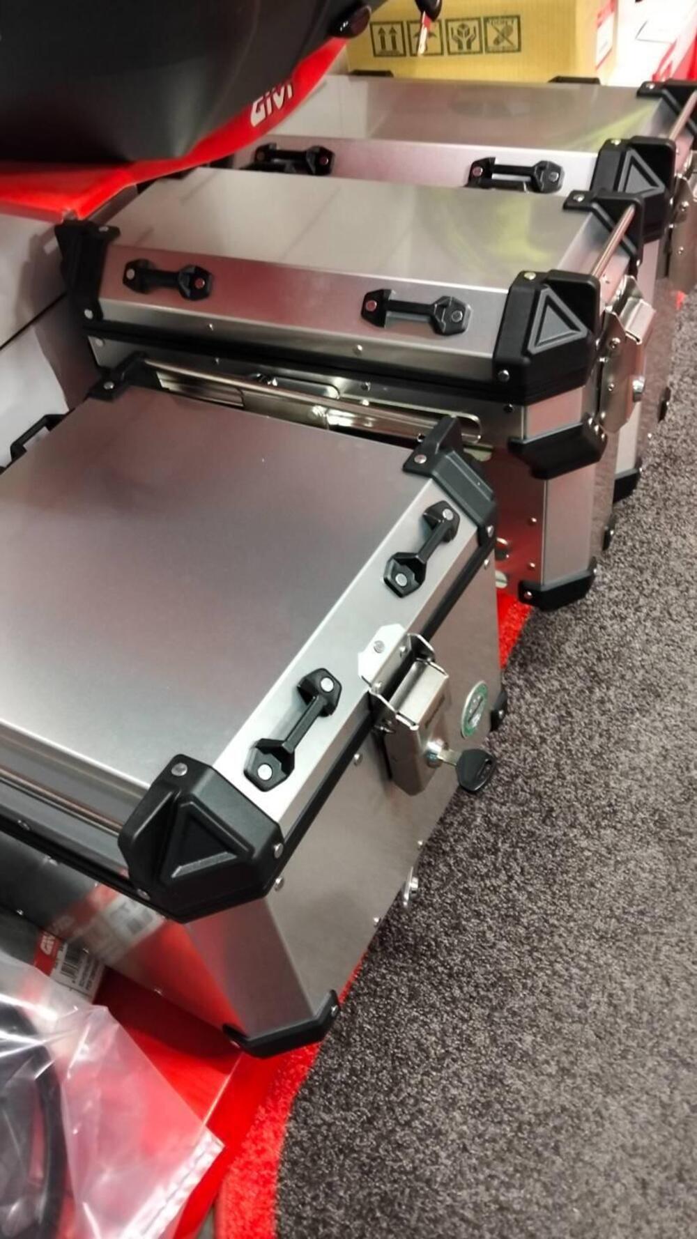 TRIS VALIGIE TRK 702 702X Benelli (4)