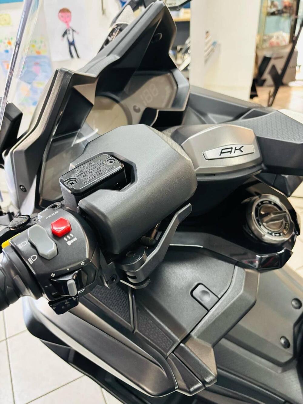 Kymco AK 550 ETS (2021 - 25) (4)