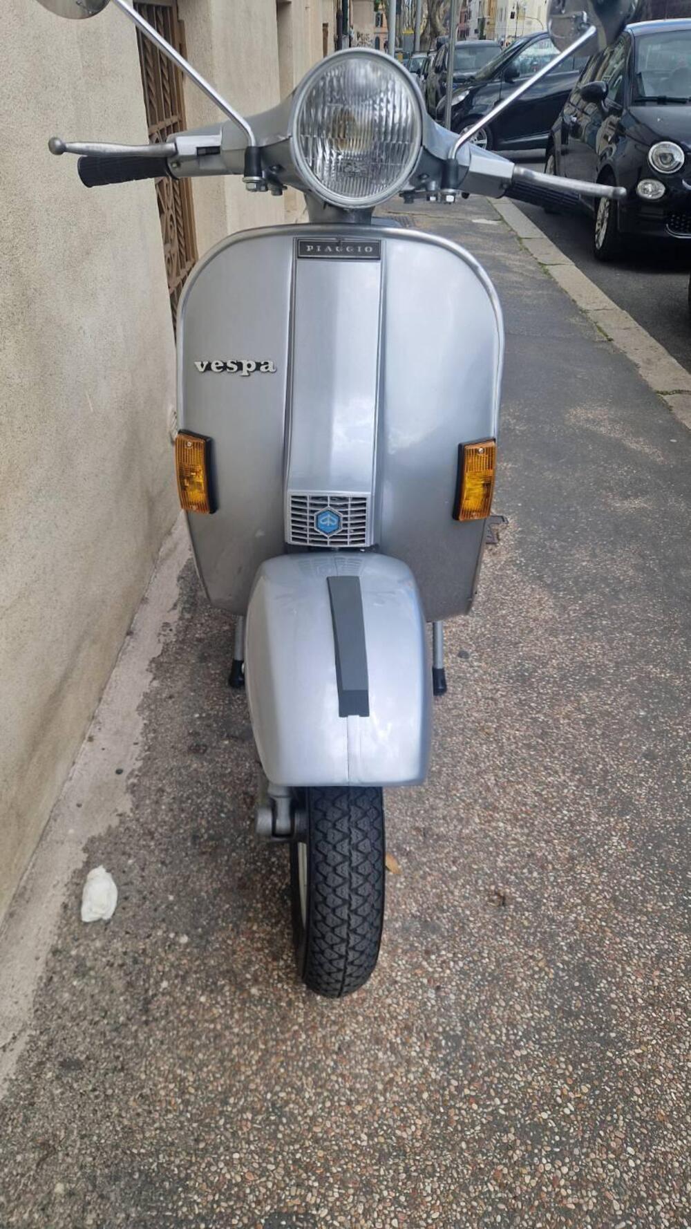 Piaggio Vespa P200E (2)