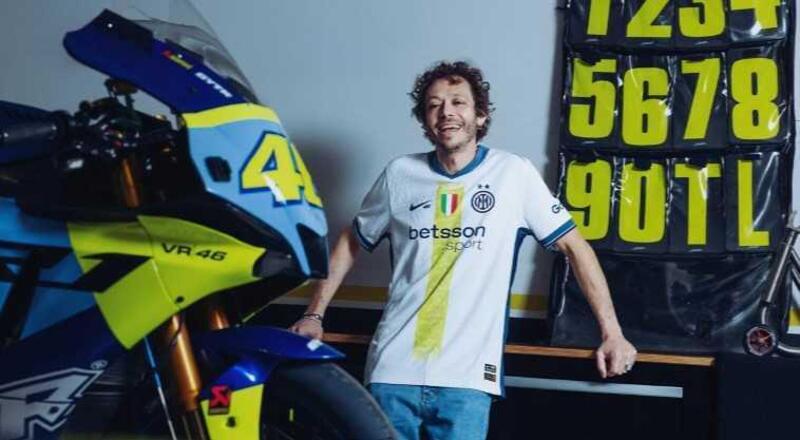 L&#039;Inter celebra Valentino Rossi: ecco la maglietta speciale che verr&agrave; indossata nella partita contro il Cagliari [VIDEO E GALLERY]