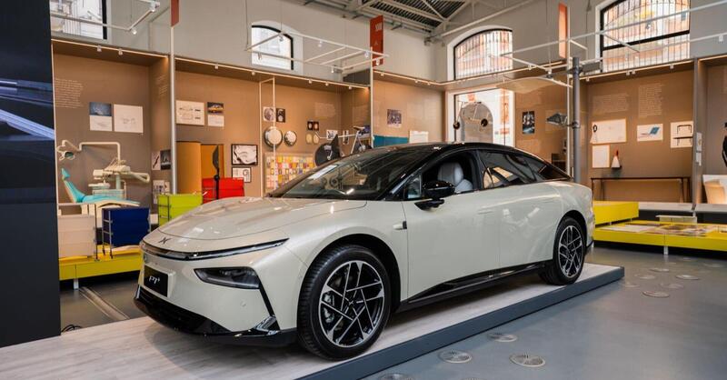 XPeng: a Milano il debutto ufficiale della berlina P7+, nuovi Suv e il nuovo robot umanoide 