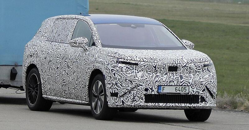 Skoda, in arrivo un nuovo SUV elettrico a 7 posti: oltre 600 km di autonomia [Foto Spia]
