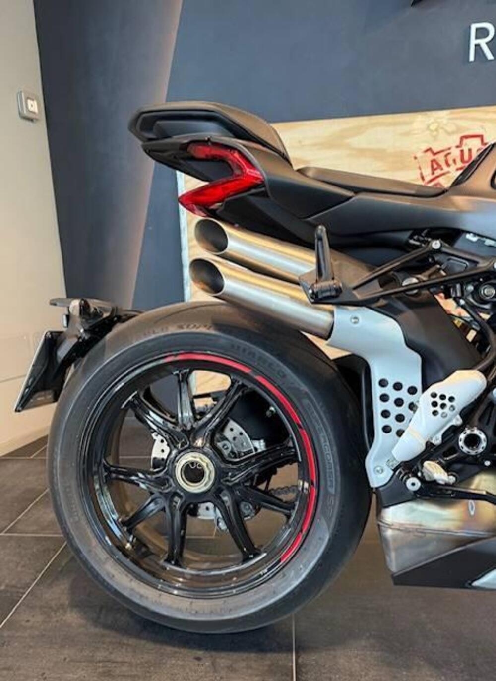 MV Agusta Brutale 1000 RR (2021 - 25) (7)