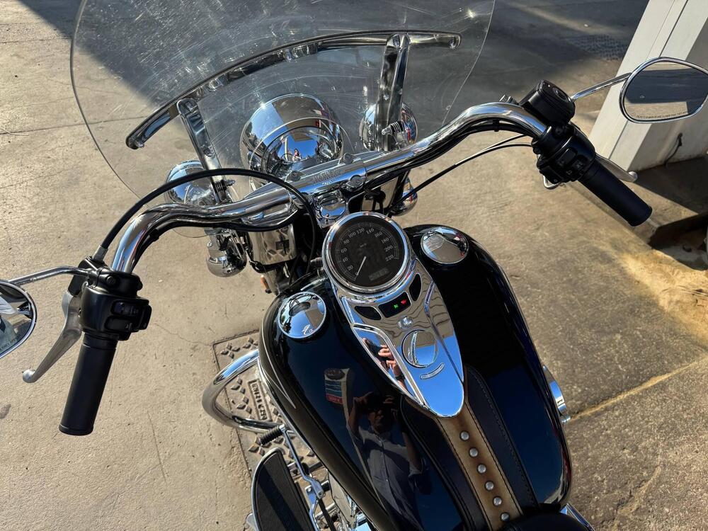 Harley-Davidson 1584 Heritage Classic (2008 - 10) - FLSTC (11)