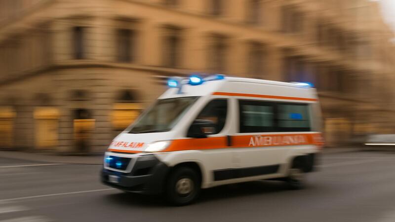 Roma, incidente sulla Pontina: agente motociclista della Polizia locale investito in pieno da un suv