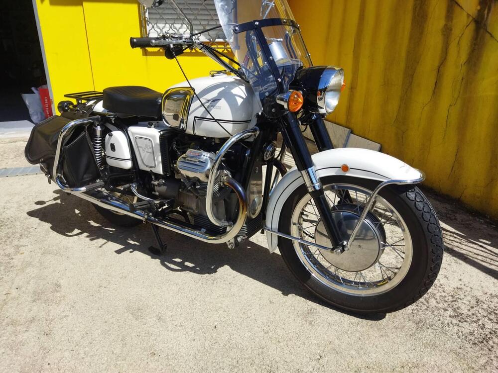 Moto Guzzi V7 700cc (2)