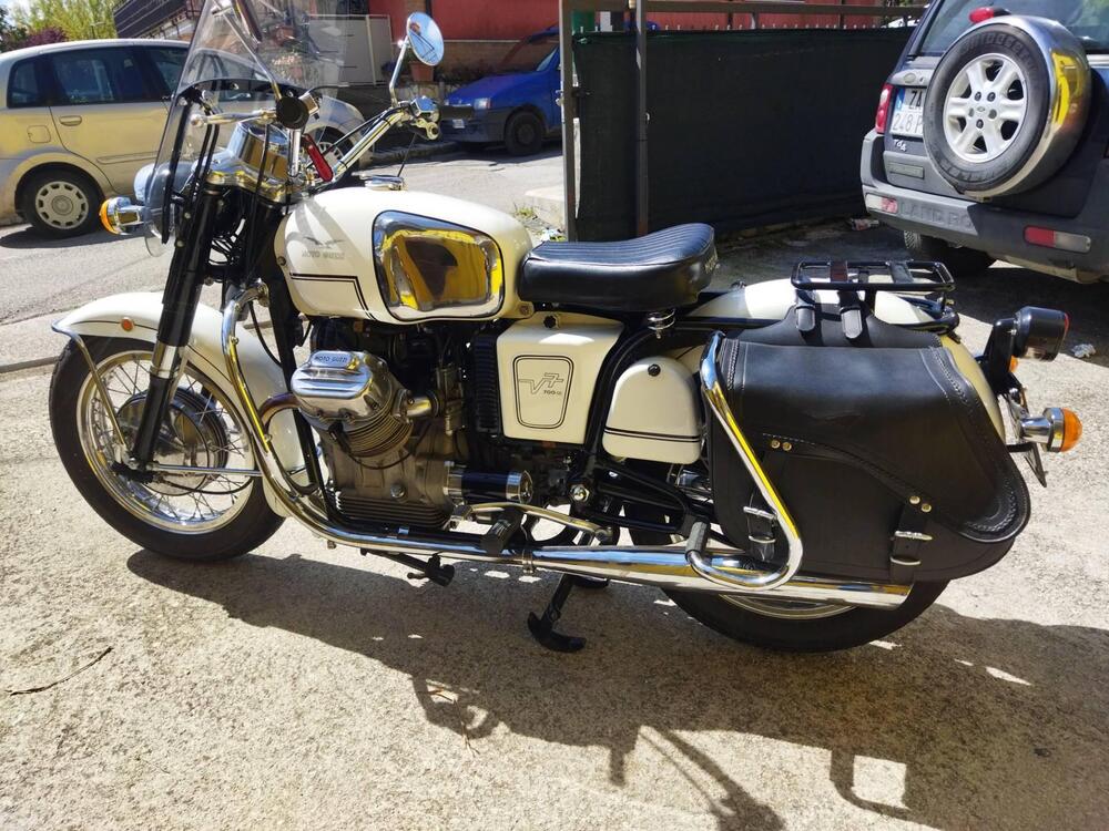 Moto Guzzi V7 700cc (6)