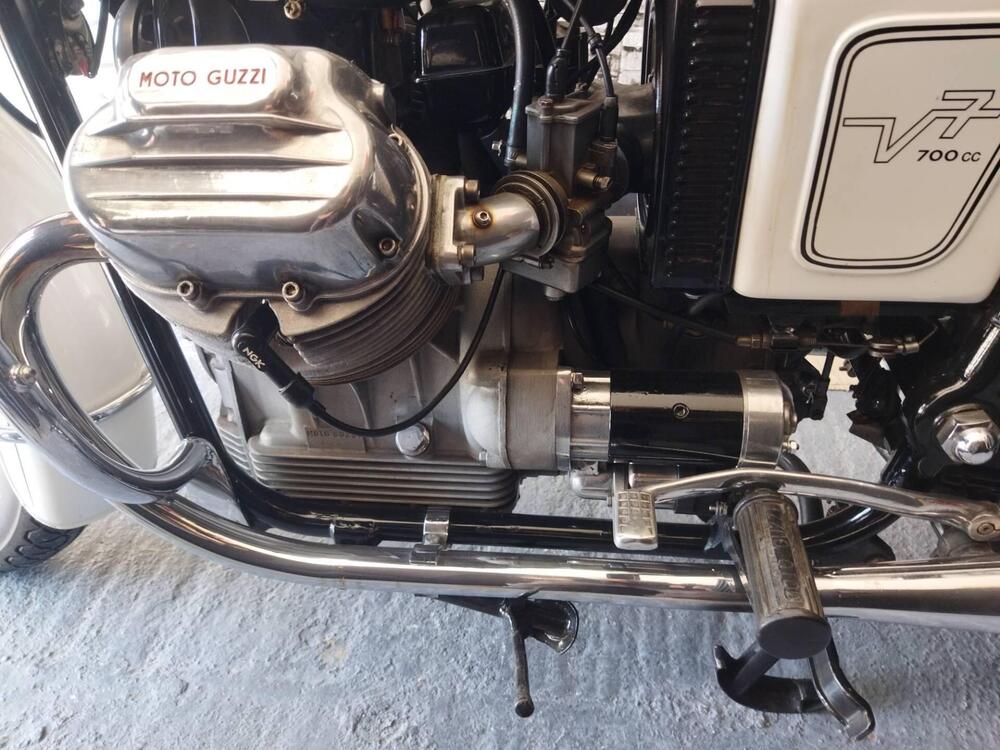 Moto Guzzi V7 700cc (16)