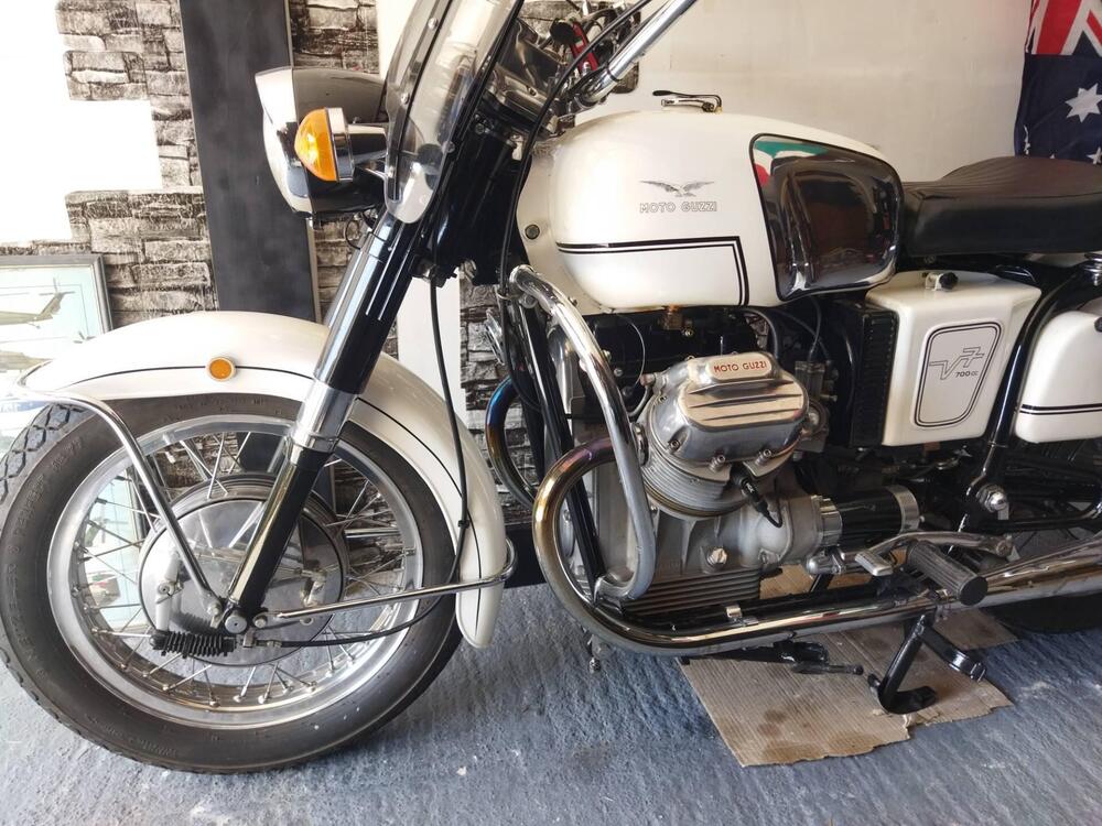 Moto Guzzi V7 700cc (17)