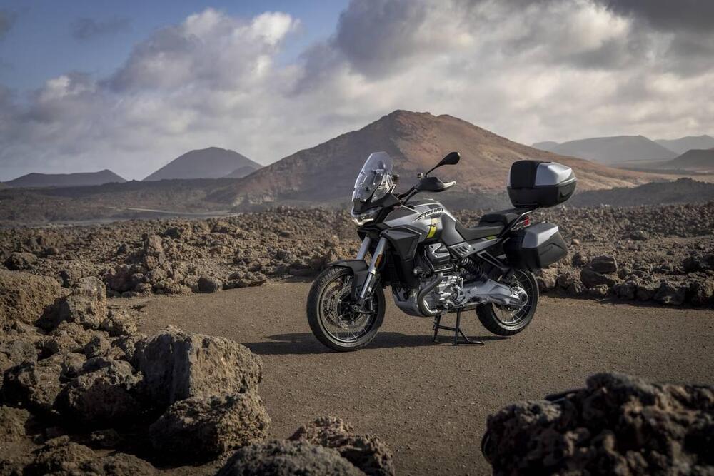 Moto Guzzi Stelvio (2024 - 26) (5)
