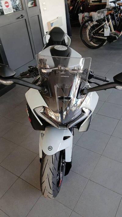 CFMOTO 675SR-R (2025) nuova