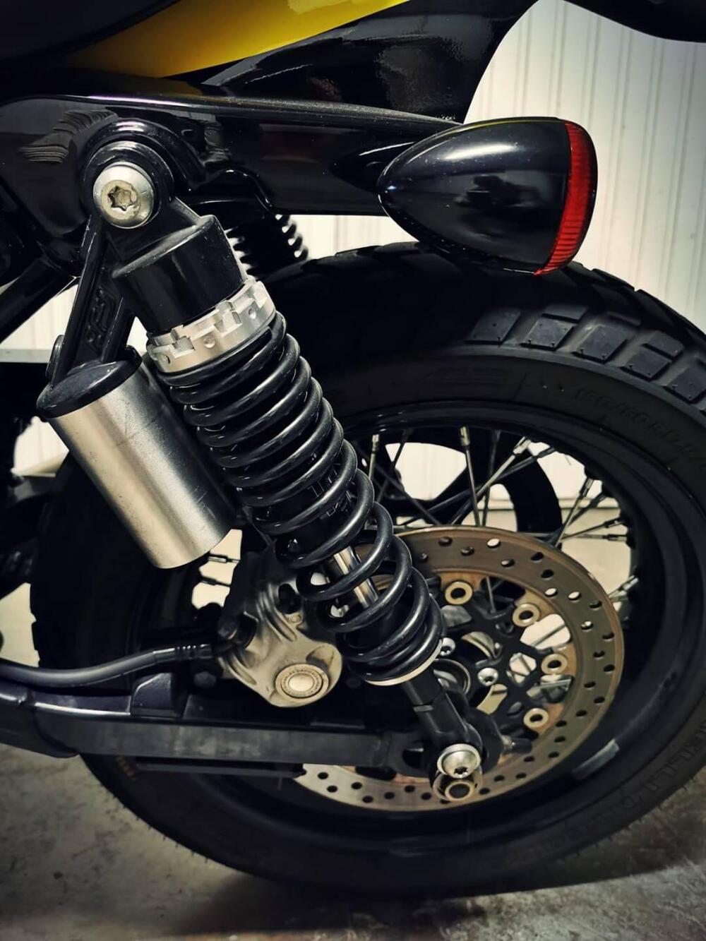 Harley-Davidson 1200 Custom (2004 - 06) - XL 1200C (10)