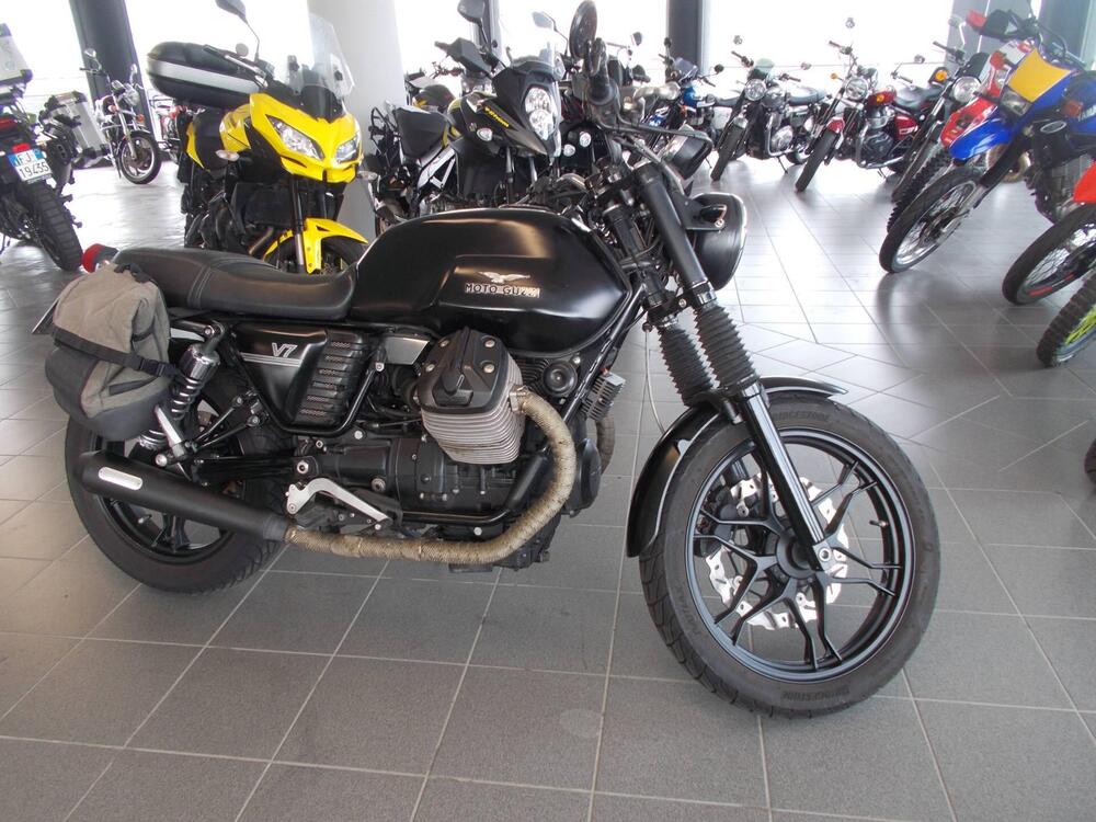 Moto Guzzi V7 Stone (2012 - 15)