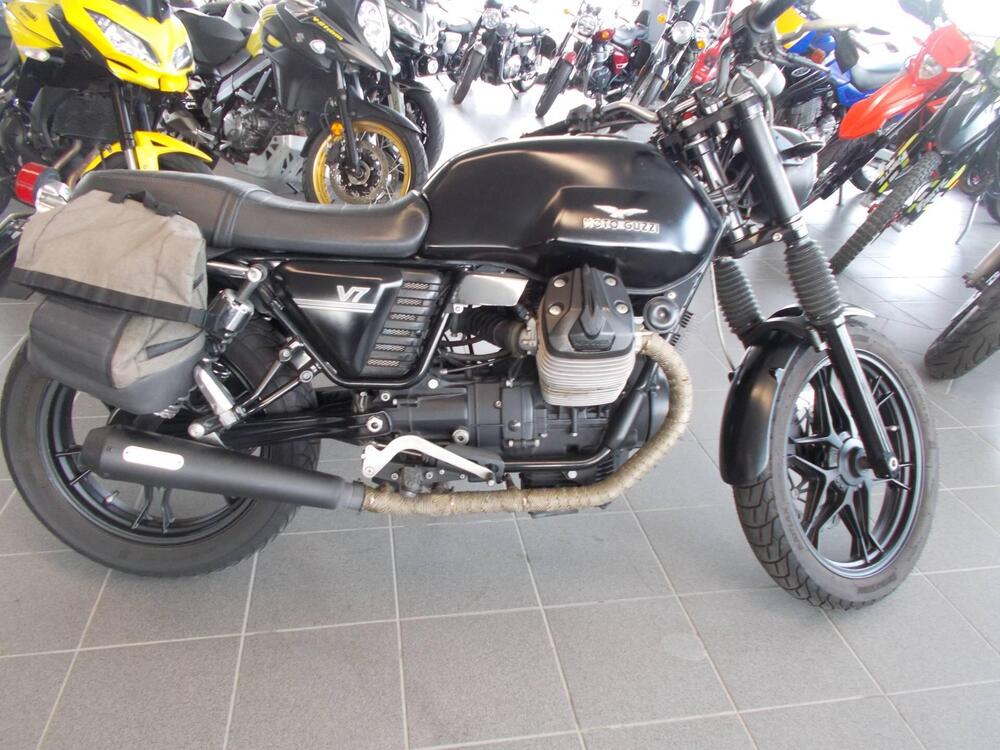 Moto Guzzi V7 Stone (2012 - 15) (2)