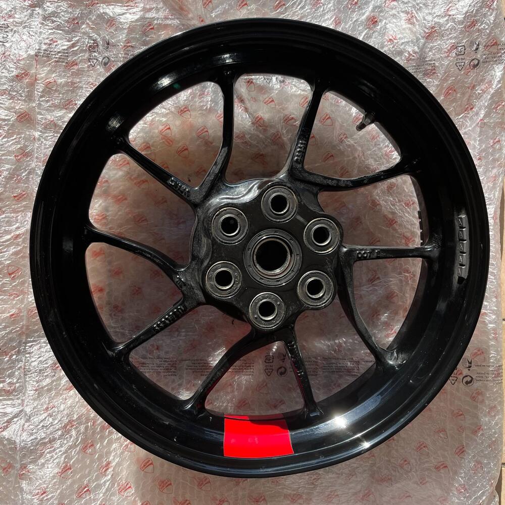 Cerchio posteriore originale Ducati Multistrada V4 (2)