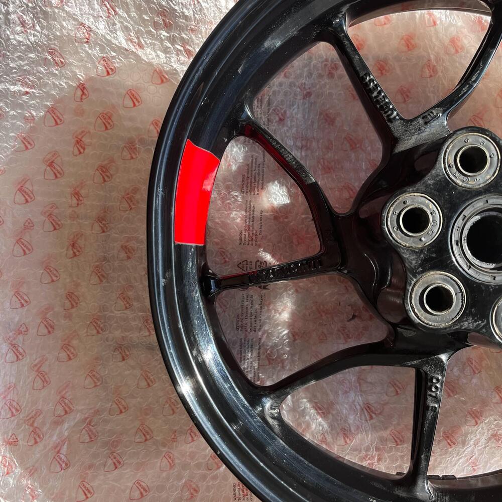 Cerchio posteriore originale Ducati Multistrada V4 (3)