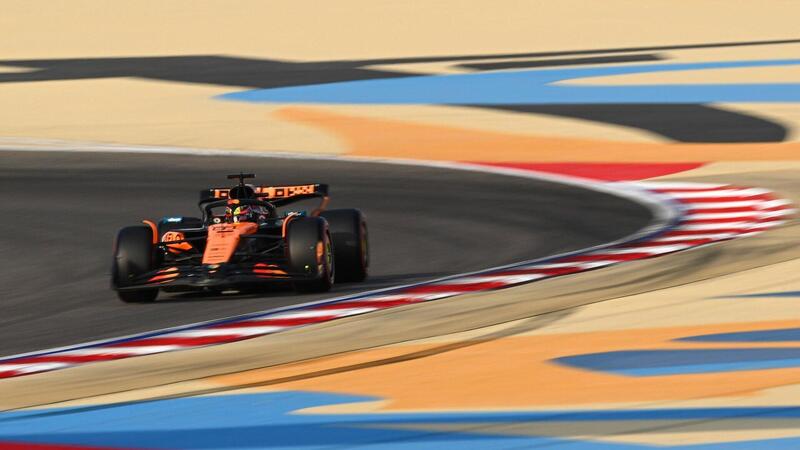 F1. GP Bahrain, McLaren domina anche le FP3 con Piastri e Norris. Terzo Leclerc e 10&deg; Hamilton