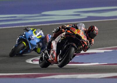 MotoGP 2025. GP del Qatar. Arrivata la penalità a Maverick Vinales: il pilota KTM perde il secondo posto per bassa pressione delle gomme