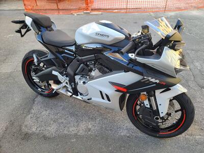 CFMOTO 675SR-R (2025) nuova