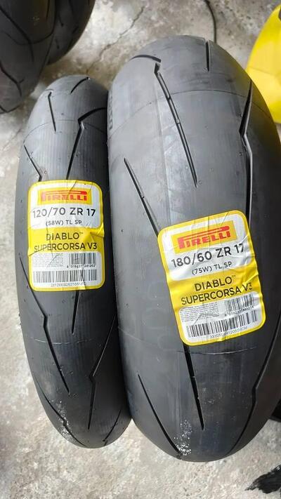 Gomme Pirelli per Panigale 899/959/V2 - 2 Treni