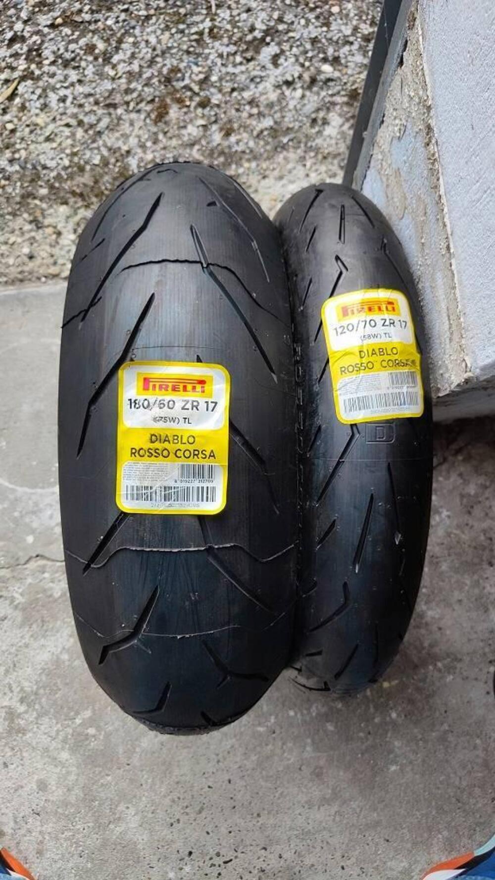 Gomme Pirelli per Panigale 899/959/V2 - 2 Treni (2)