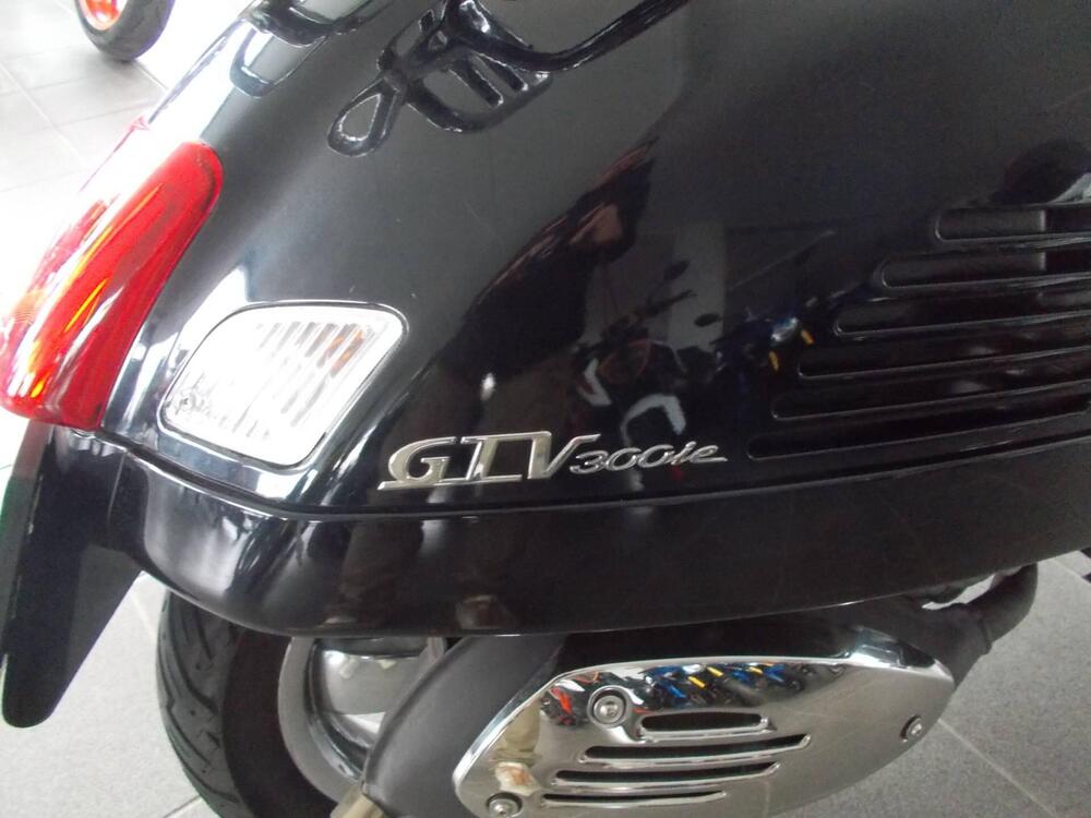 Vespa GTV 300 Via Montenapoleone ABS (2010 - 16) (3)