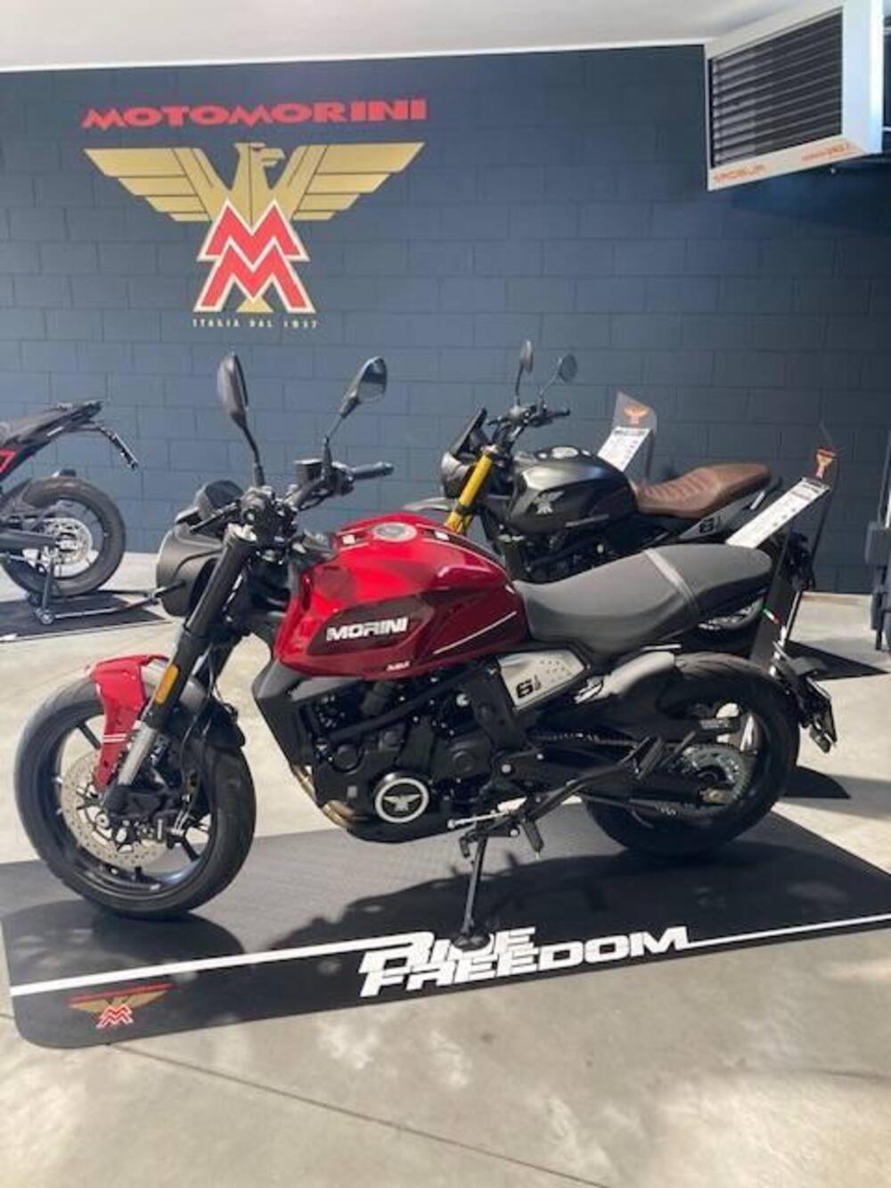 Moto Morini SEIEMMEZZO STR (2022 - 25) (4)