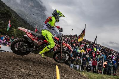 Tony Cairoli torna dietro al cancelletto: lo abbiamo seguito dietro alle quinte per tutto il weekend