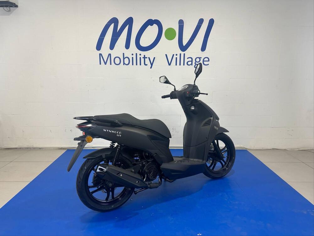 Um Italia Wynwood 125 (2025) (2)