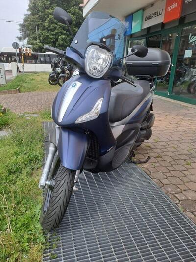 Piaggio Beverly 300 Hpe (2021) usata