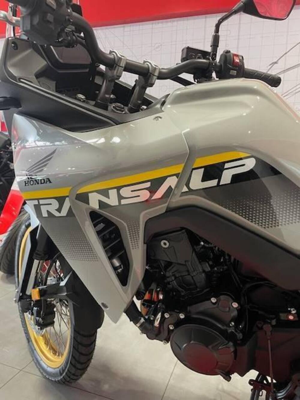 Honda Transalp XL750 (2025) (13)