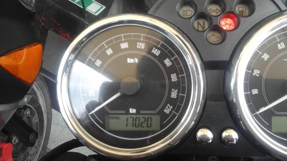 Moto Guzzi V7 II Special (2015 - 17) (4)
