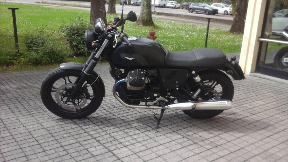 Moto Guzzi V7 II Special (2015 - 17) (2)