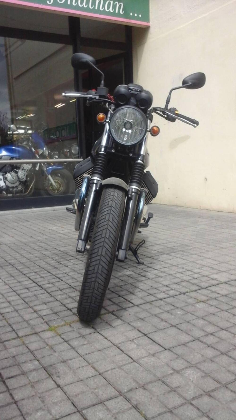 Moto Guzzi V7 II Special (2015 - 17) (3)