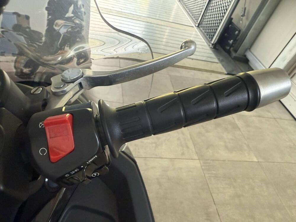 Kymco Downtown 300i (2009 - 17) (16)