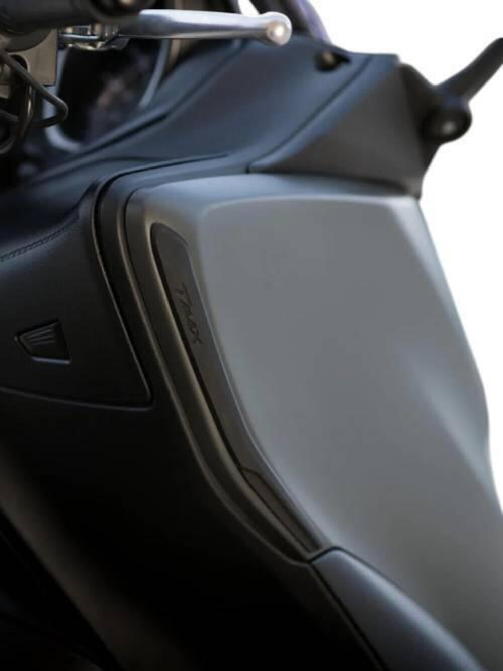YAMAHA Set adesivi protezione carene T-MAX (2)