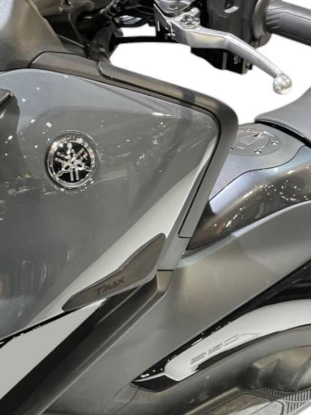 YAMAHA Set adesivi protezione carene T-MAX 560 202 (2)