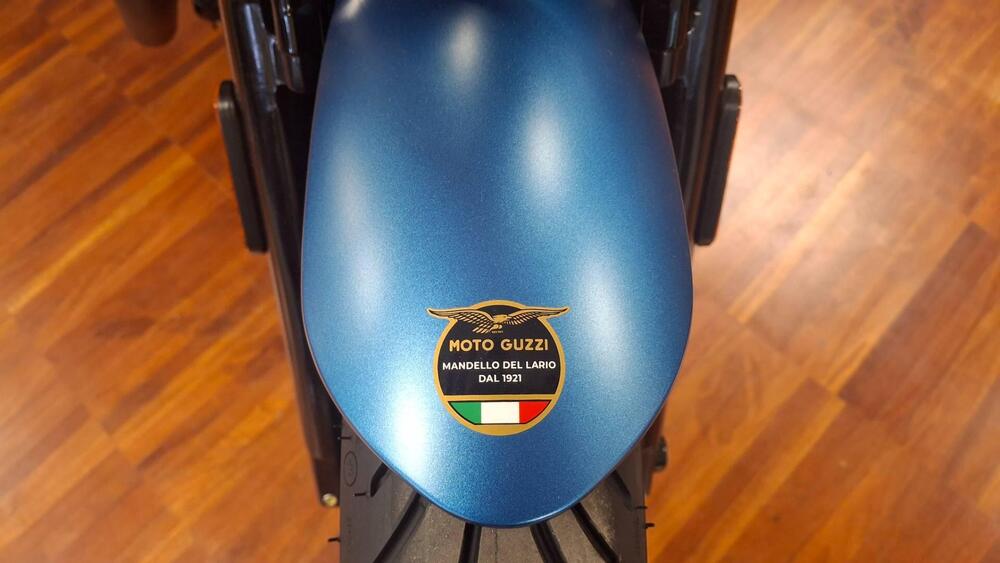 Moto Guzzi V7 Stone (2025) (2)