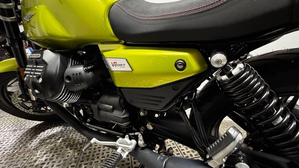Moto Guzzi V7 Sport (2025) (3)
