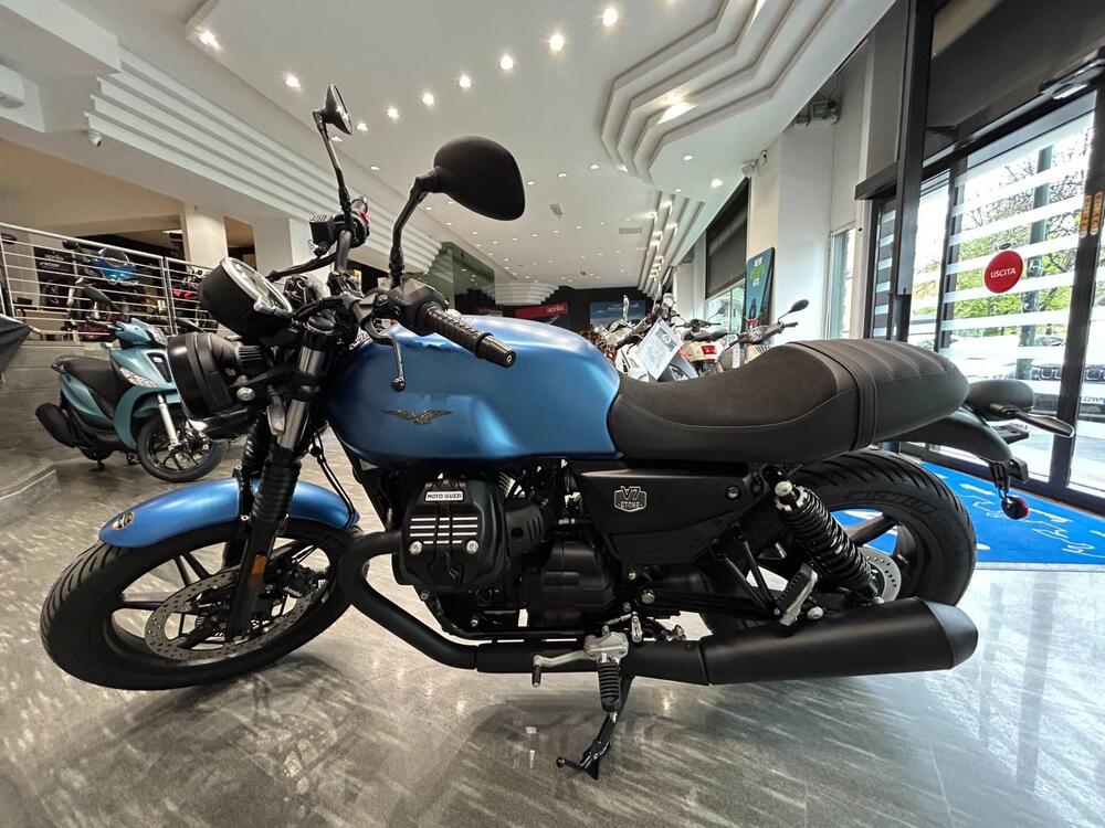 Moto Guzzi V7 Stone (2025)
