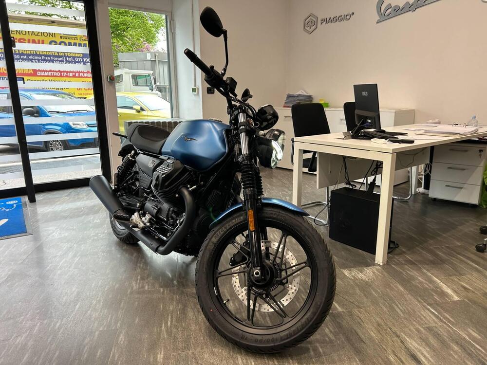 Moto Guzzi V7 Stone (2025) (6)