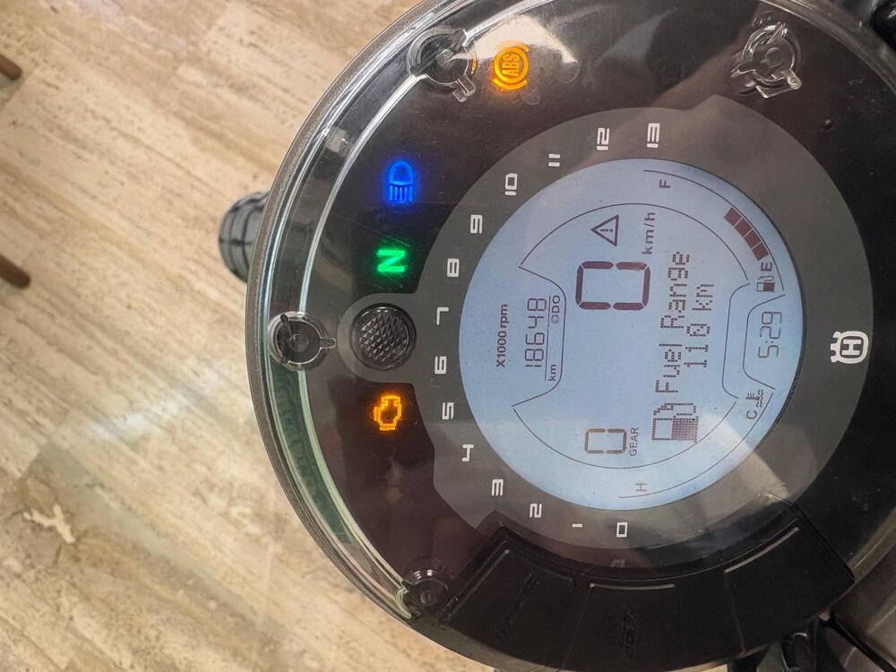 Husqvarna Svartpilen 401 (2018 - 19) (7)