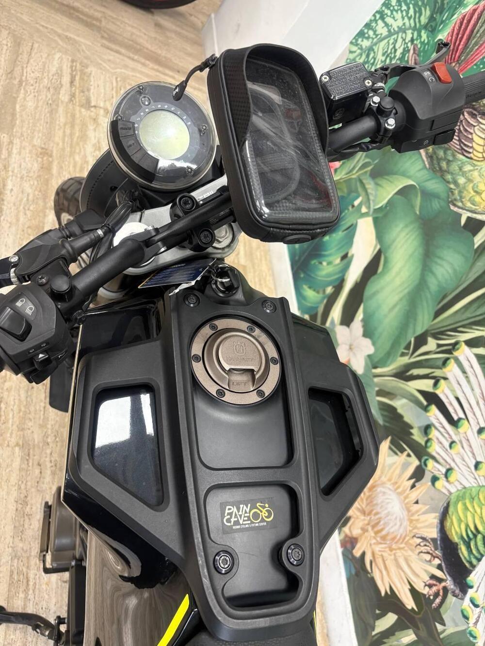 Husqvarna Svartpilen 401 (2018 - 19) (3)