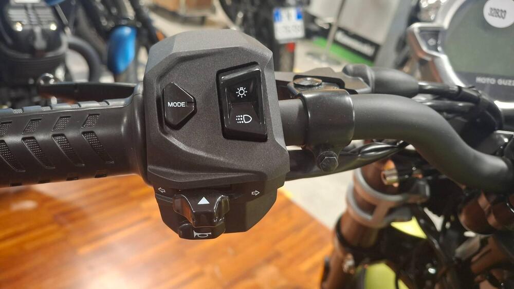 Moto Guzzi V7 Sport (2025) (5)