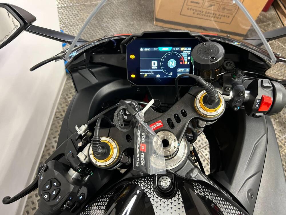 Aprilia RSV4 1100 Factory (2025) (3)