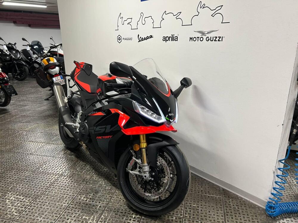 Aprilia RSV4 1100 Factory (2025) (5)